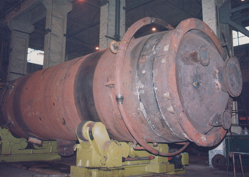1998年我公司為齊魯石化煉油廠制造的重整反應器