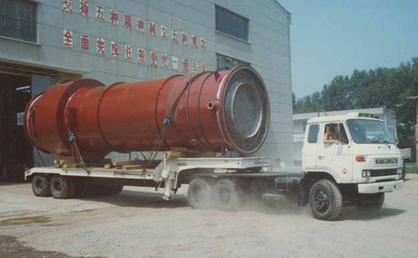 1992年我公司為齊魯公司氯堿廠制造的四效加熱室